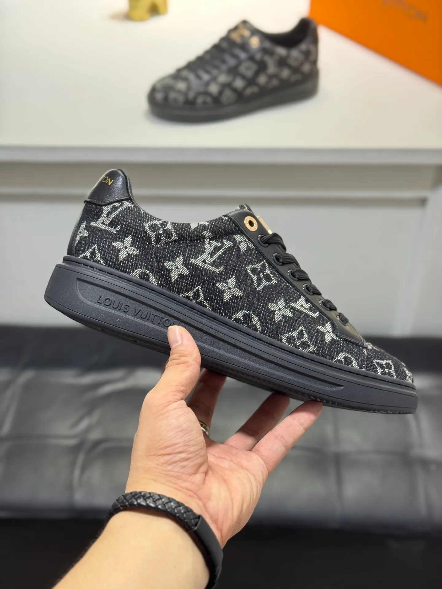 Men's shoes 💰400 [New style] 🐞🐞Top original order - LV [Louis Vuitton] counter new men's casual series! 🔥Globally limited edition💯The upper is made of cowhide with sheepskin lining➕Original rubber outsole, which is lighter and non-slip. Fashion focuses on trends, versatile and hot styles, simple yet tasteful! Exudes a fashionable and casual atmosphere, fashion is at your feet, and you are full of confidence! Multiple colors available. A must-have for fashionistas! Size: 38-44 (45 customized